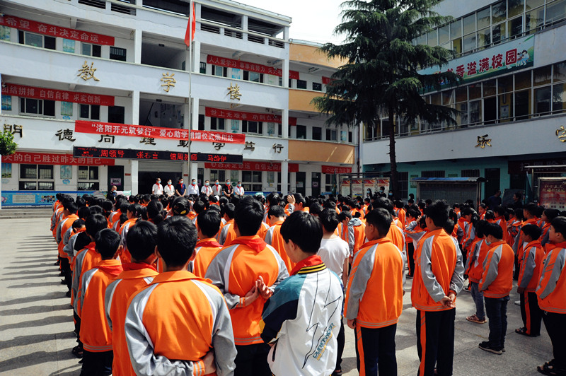 “洛陽開元筑夢行”六一愛心助學(xué)活動第一站!!!!SIMPLE_HTML_DOM__VOKU__PIPE!!!!欒川縣秋扒鄉(xiāng)捐贈儀式圓滿舉行